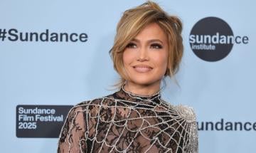 Jennifer Lopez reacts emotionally as New York Knicks win first title in 53 years