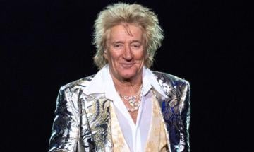 Rod Stewart takes health scare moment on stage as singer uses oxygen tank mid-concert
