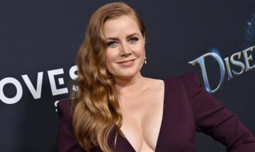 Amy Adams recalls rushing to help stabbing victim after learning emergency skills on medical drama