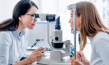 Doctor lists eight habits harming your eyesight
