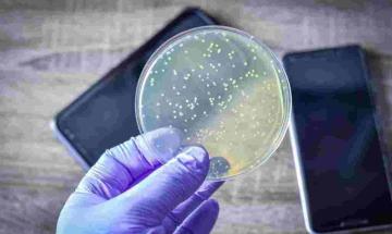 Mobile phones carry more bacteria than toilet seats, expert warns