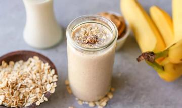 This simple almond milk smoothie recipe offers dairy-free alternative