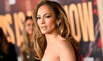 Jennifer Lopez declares 'I am expensive' during Dolce & Gabbana show