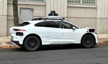 Waymo restores SF robotaxi service after one-hour pause