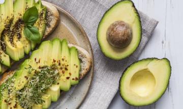 Cardiologist evaluates health benefits of eating daily avocado