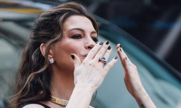 Anne Hathaway’s manicurist reveals the secret behind her elegant ‘The Odyssey’ nails