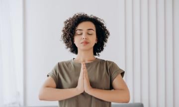 Experts recommend daily meditation to manage stress and emotional well-being