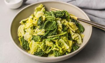 8 surprising health benefits of eating cabbage every day