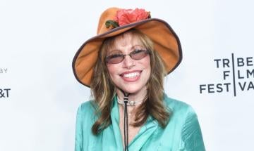 Carly Simon opens up about Parkinson's diagnosis and cancer surgery