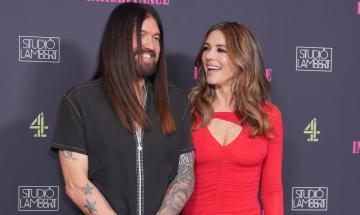 Elizabeth Hurley reveals unexpected link to Miley before Billy Ray